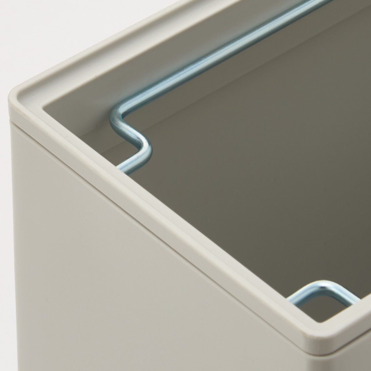 PP DUST BIN SQUARE 3L