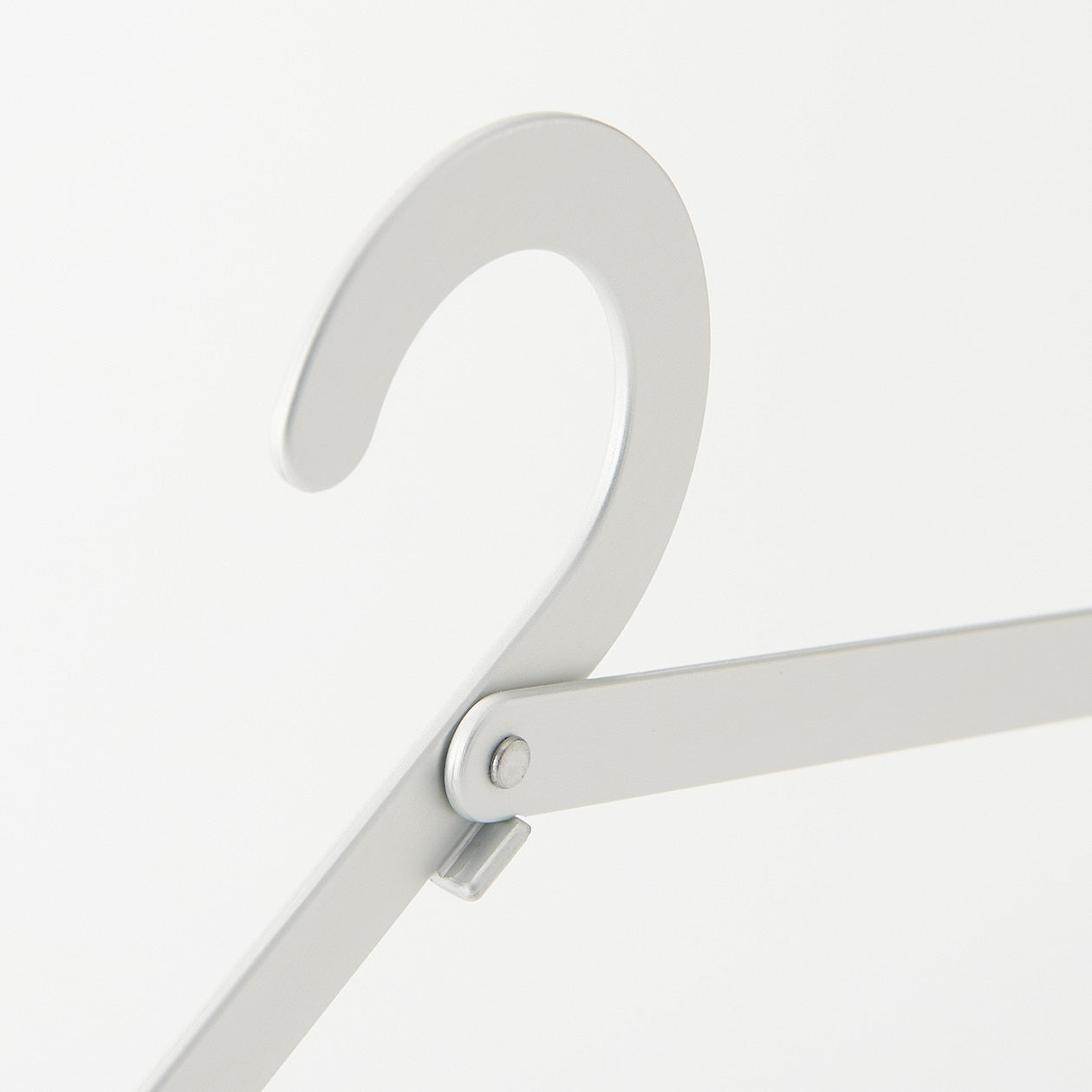 PORTABLE ALUMINIUM HANGER
