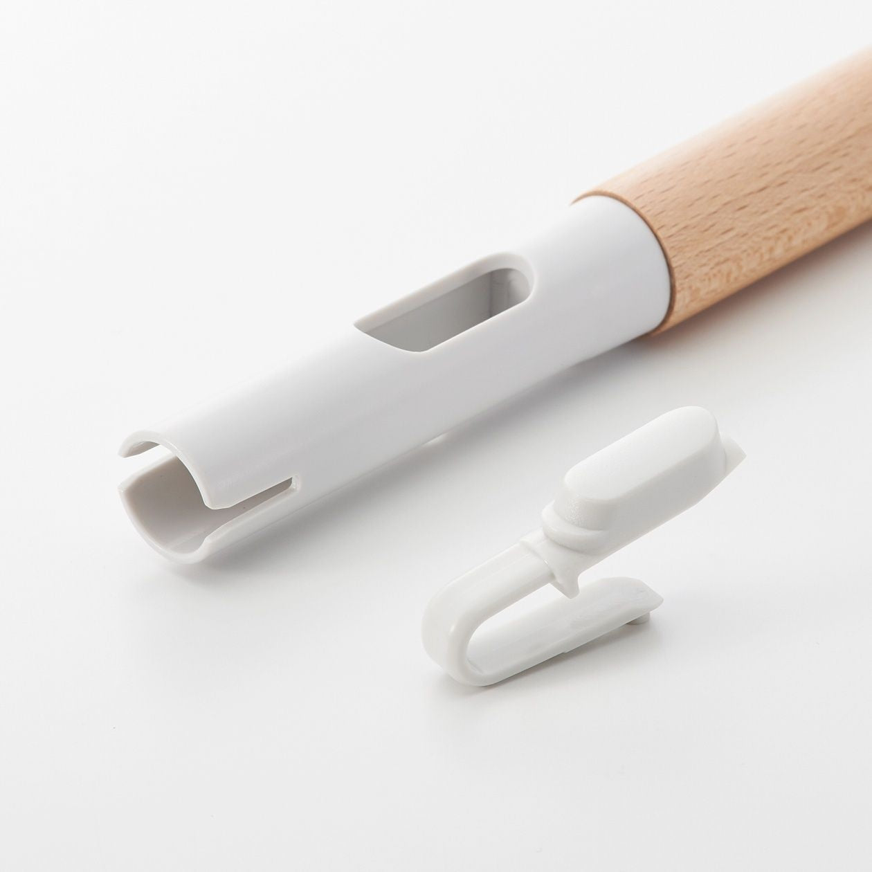 CLEANING SYSTEM / WOODEN POLE 110CM