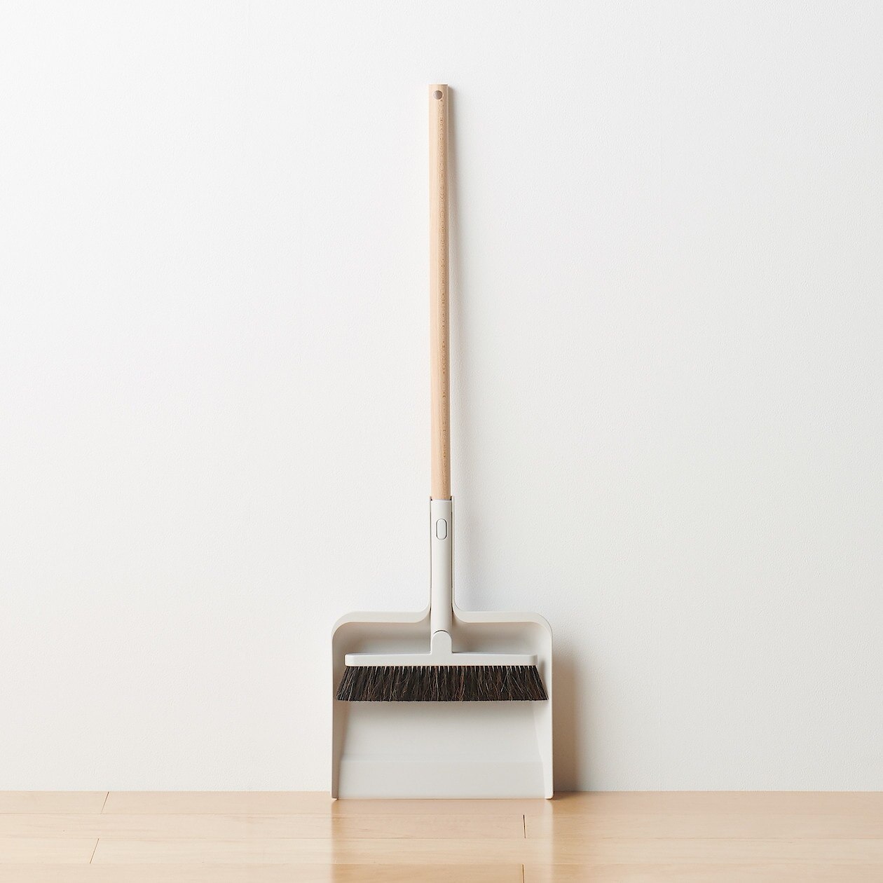 Cleaning System - Broom White W22xD3xH23cm