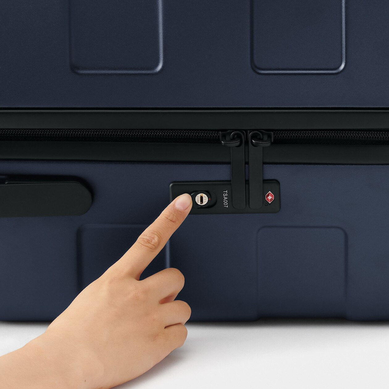 Luggage - Hard Trolley Suitcase 75L
